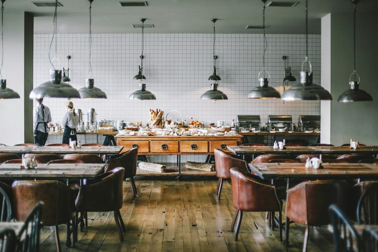 Industrial Lighting for Restaurants and Cafes, Without the Glare